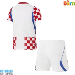 Billiga Kroatien Hemmatröja Barn VM 2026 Kortärmad (+ Korta byxor)